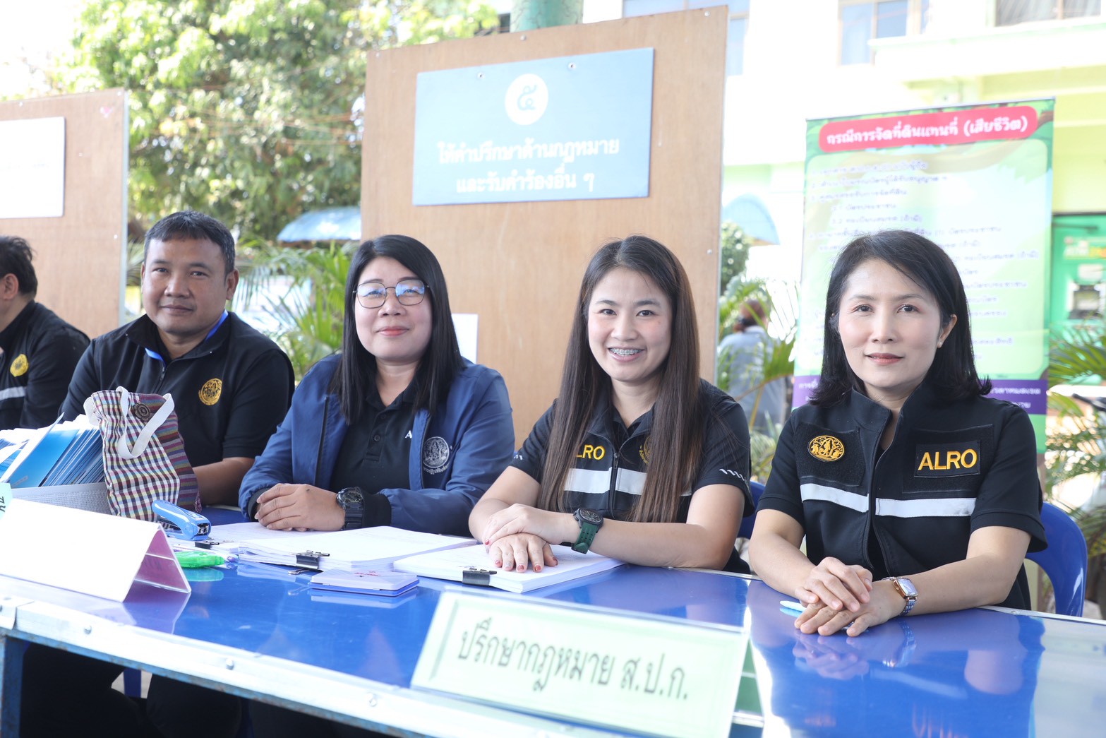 title - ชาวน้ำยืนเฮ ส.ป.ก. ขนทัพบริการถึงที่ ต.เก่าขาม ลดค่าใช้จ่าย ยื่นขอออกโฉนด - ปรึกษาปัญหากฎหมาย ครบจบในที่เดียว